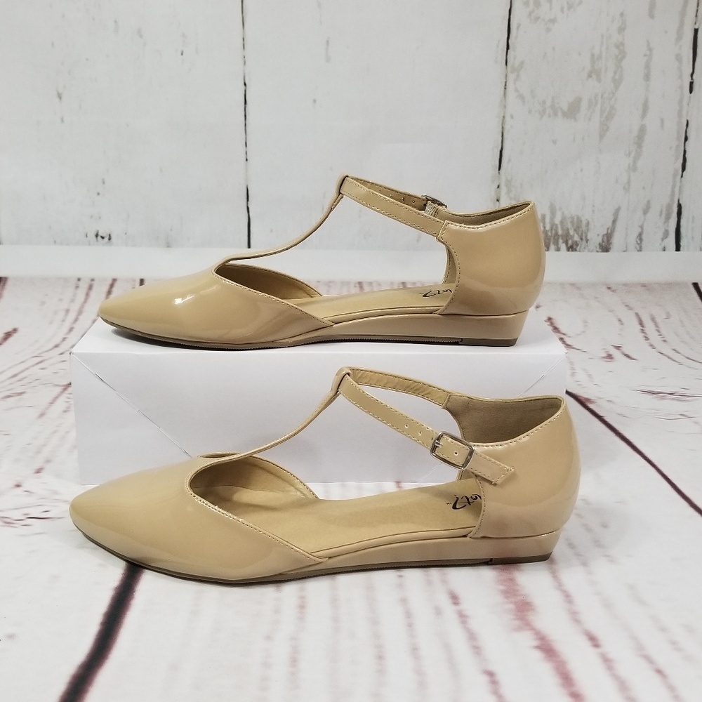 Women's Slightly Wedged Patent Flats